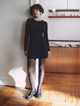 Чорна коротка фактурна сукня